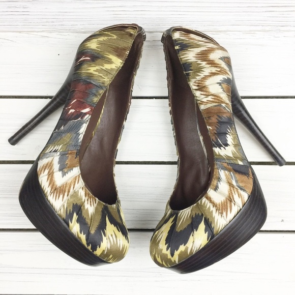 Aldo Printed Ikat Aztec Olive Platform Heels 7 - Picture 4 of 8